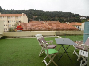 Studio climatisé avec balcon, centre-ville, proche cures - 2 pers, animaux ok - FR-1-703-68